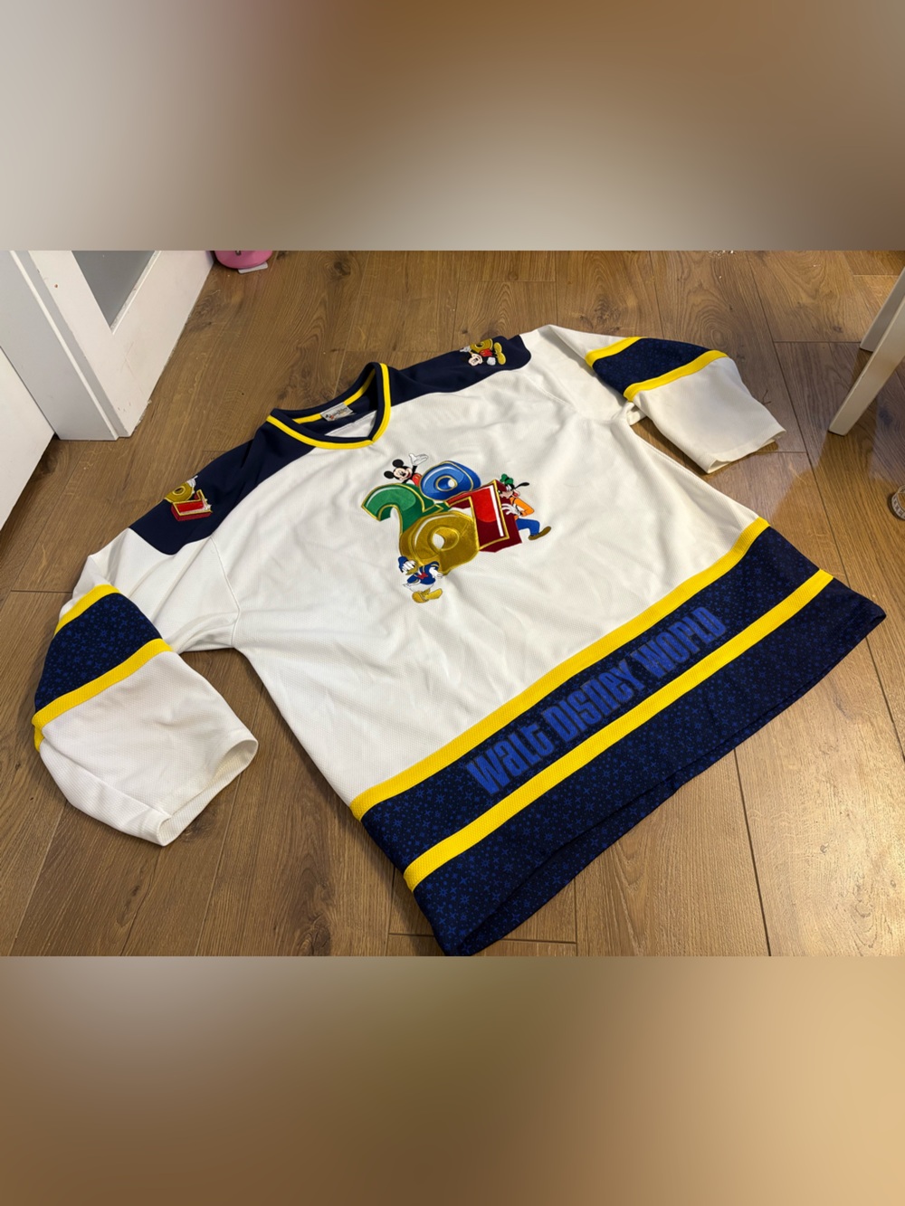 Disney World Hockey Jersey 2007 Mickey Goofy Donald Duck Men’s XXL Preowned